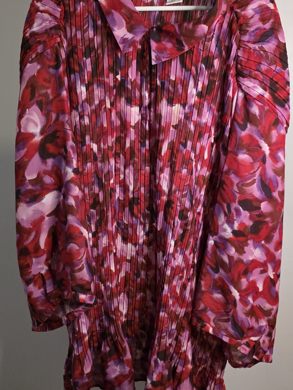 Only Necessites Floral Pleated Tie-Neck Blouse in Red and Pink 5x